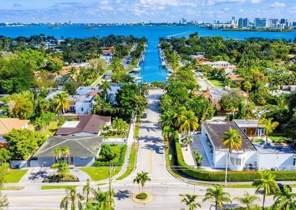 Miami Shores Miami Shores Real Estate - Alejandra Campins, Real Estate Broker